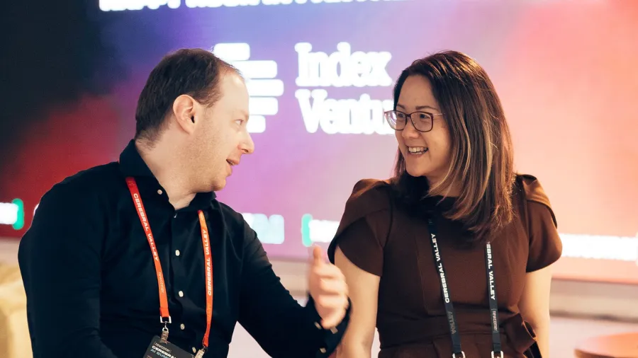 Two attendees talking at CVL1